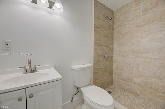 Building Photo - 3 br, 2 bath House - 832 NW 28th St