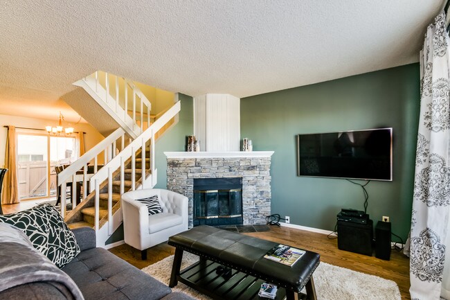 Foto del edificio - 3837 Smoke Tree Dr