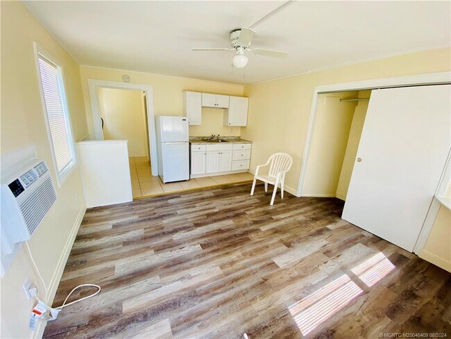 Foto del edificio - 4800 NE Blue Heron Ln