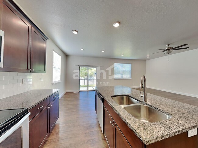 Foto del edificio - 2997 E S Village Dr