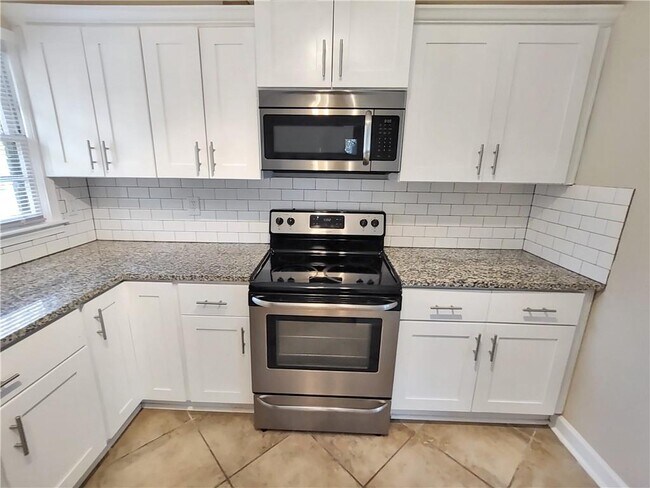 Building Photo - 3128 Beech Dr