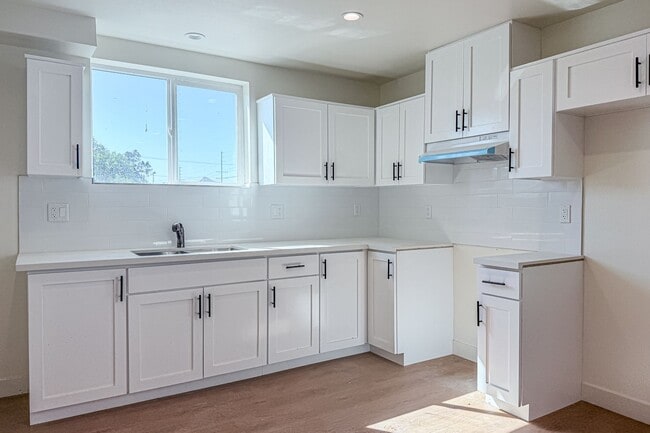 Foto del edificio - 423 E 31st St