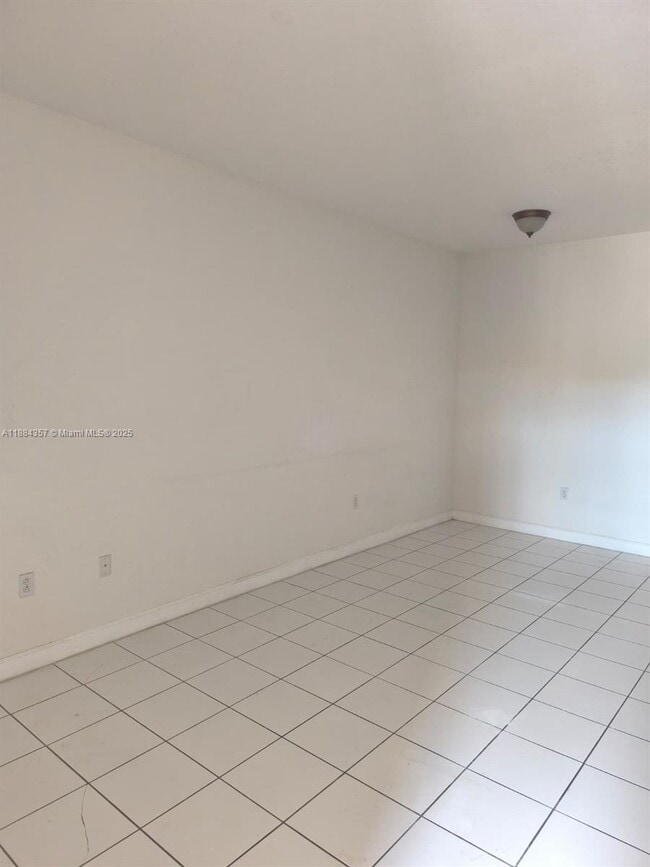 Foto del edificio - 7050 NW 177th St
