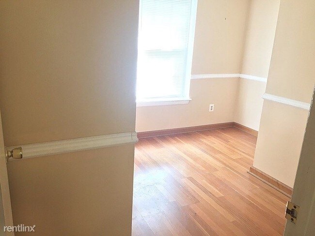 Building Photo - 3 br, 1 bath House - 1024 Manatawny Street
