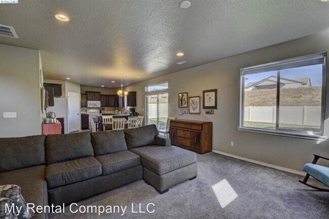 Building Photo - 1710 SW Panorama Dr