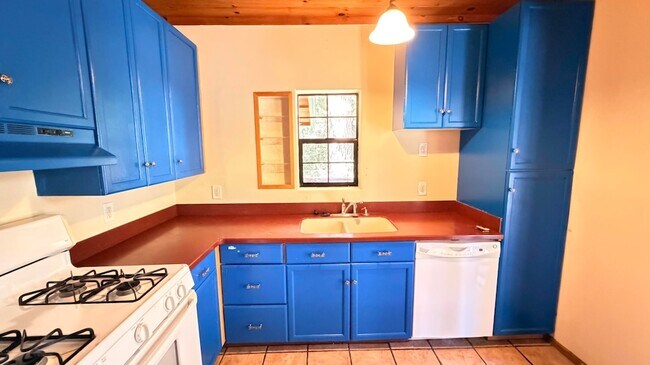 Foto del edificio - 54080 Pine Crest Ave