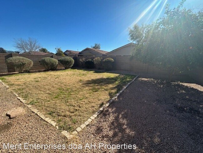 Building Photo - 3 br, 2 bath House - 1011 E KELSI AVE