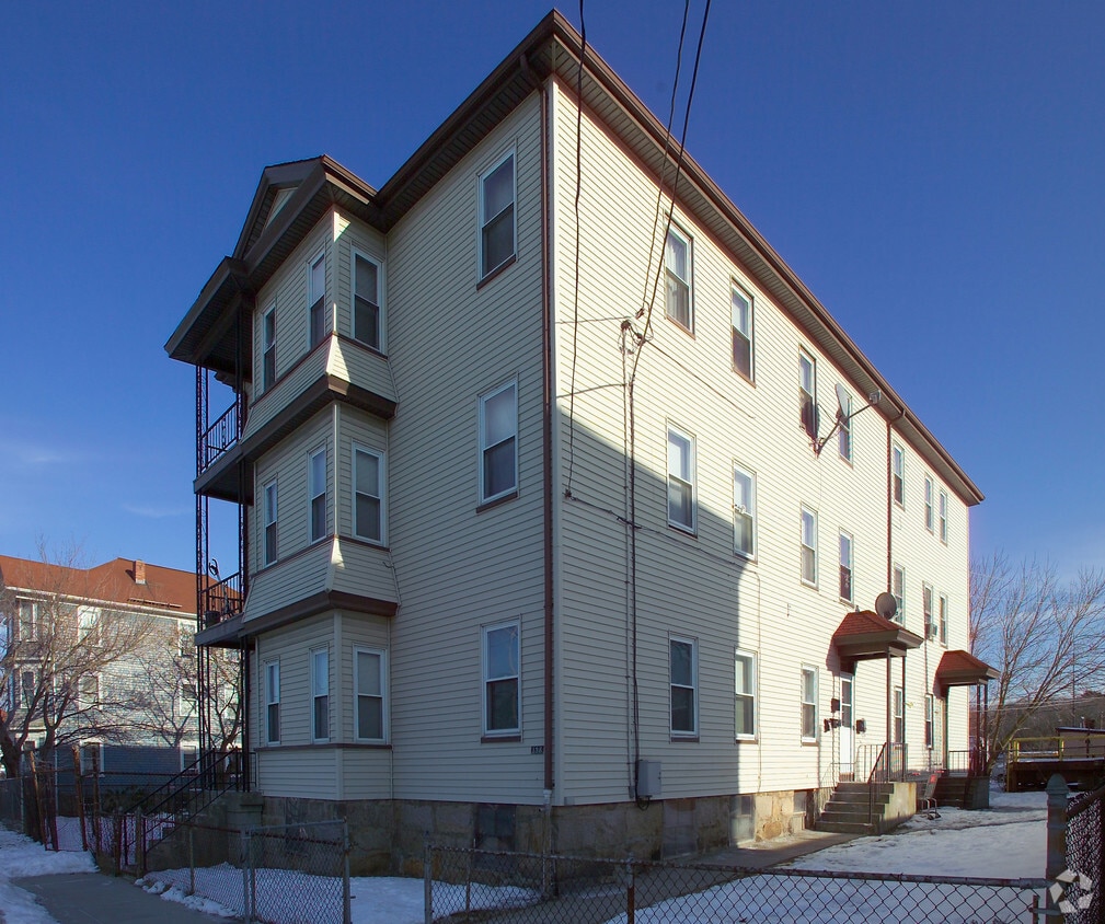 Building Photo - 130 Lowell St
