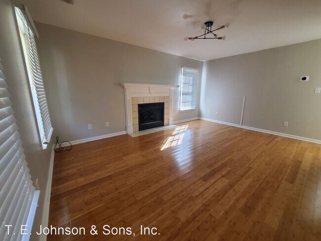 Building Photo - 3 br, 2.5 bath House - 4826 Tiffany Ave