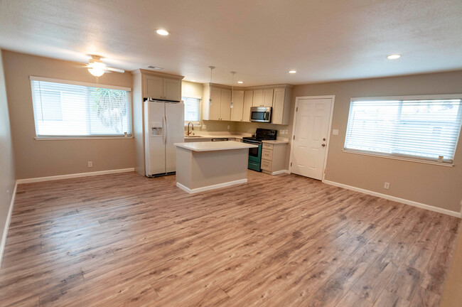 Building Photo - Available June 1st - Updated 2/1 in Cambrian