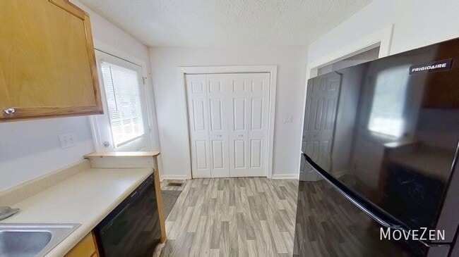 Building Photo - 333 Friendship Dr