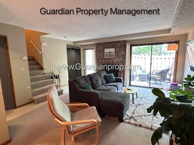 Building Photo - St Louis Park 2 Bedroom Town Home, Dishwasher, 1 Car Garage, Central Air, W/D