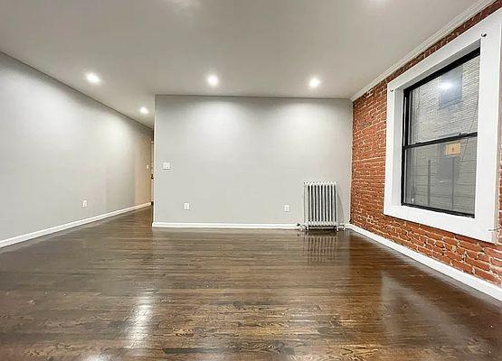 Foto del edificio - 3 bedroom in BRONX NY 10468