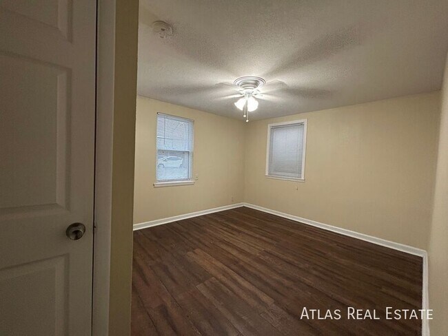 Foto del edificio - 4805 NW Homestead Rd