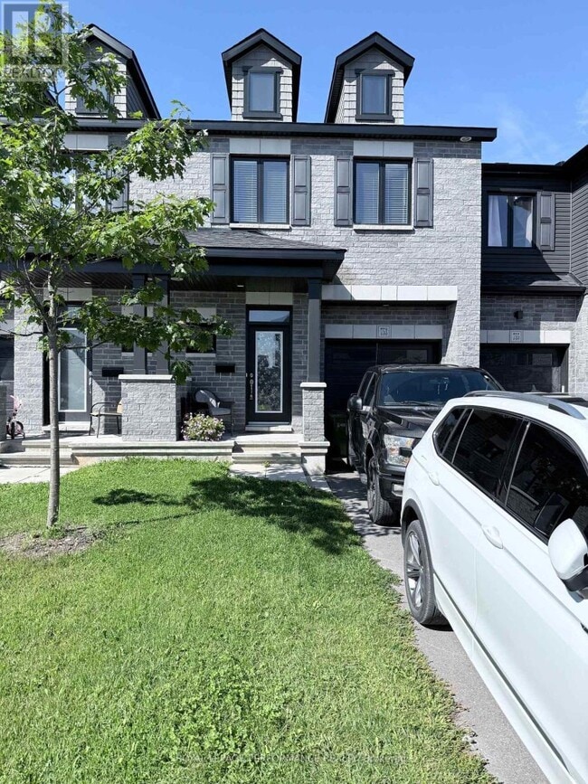 Building Photo - 753 Namur St