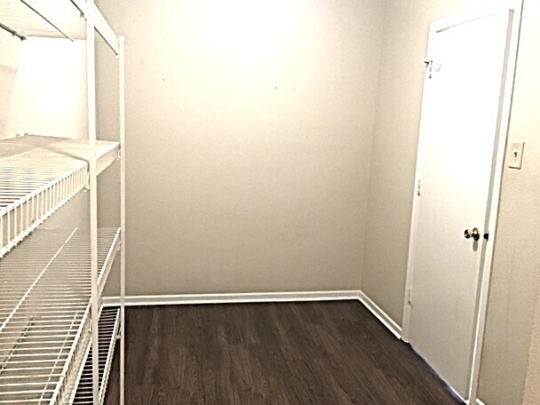 Foto del edificio - 14438 Banister Dr