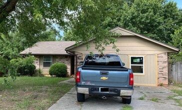 Building Photo - 1825 Tim Dr