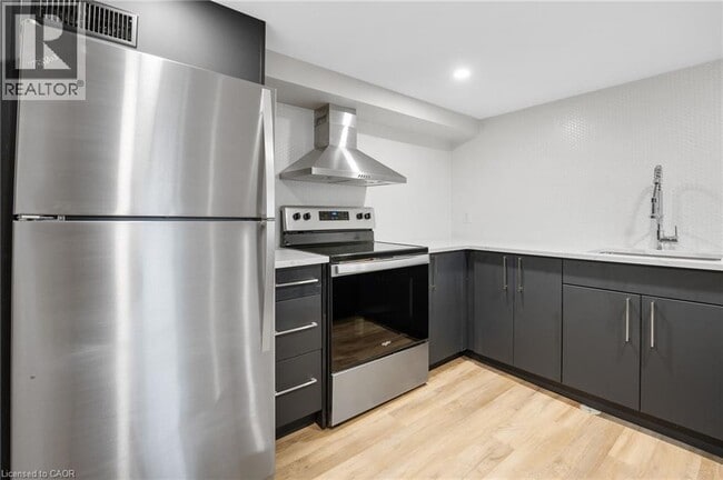 Building Photo - 329 Rosedale Ave