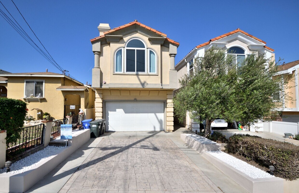 Foto principal - 3 Bed 2.5 Bath Home.