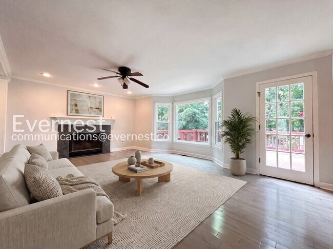 Building Photo - 5950 Henley Dr