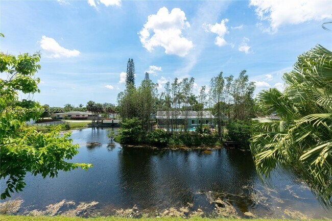 Foto del edificio - 717 Gardens Dr