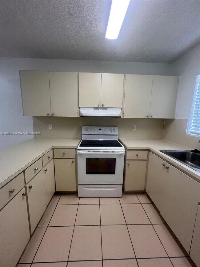 Foto del edificio - 6165 W 22nd Ct