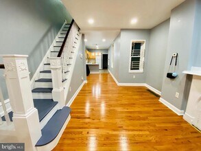 Building Photo - 1704 N Sydenham St