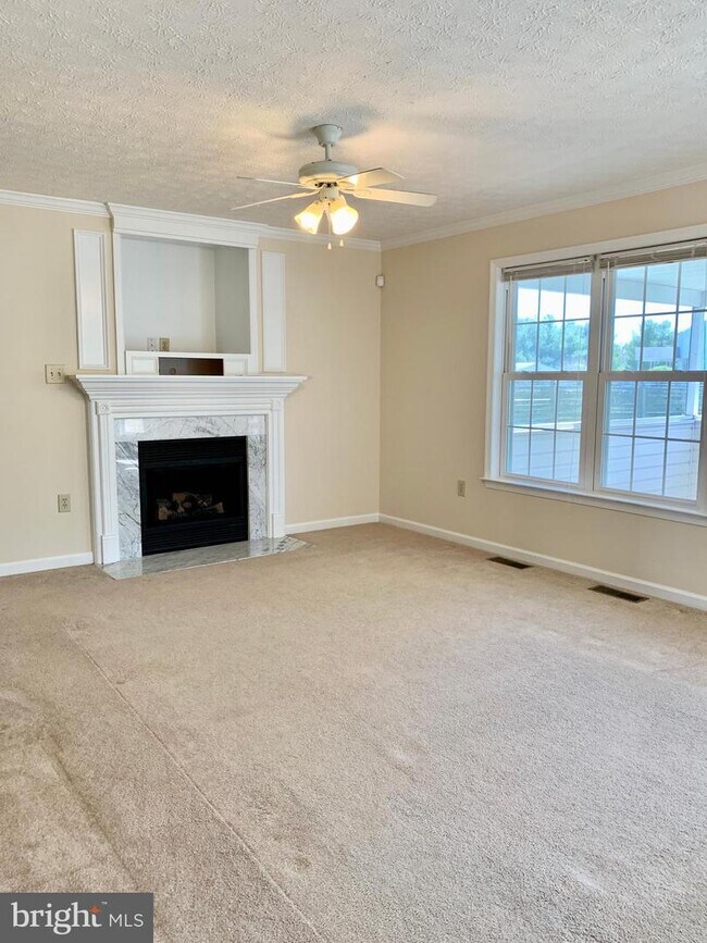 Building Photo - 107 Corral Dr