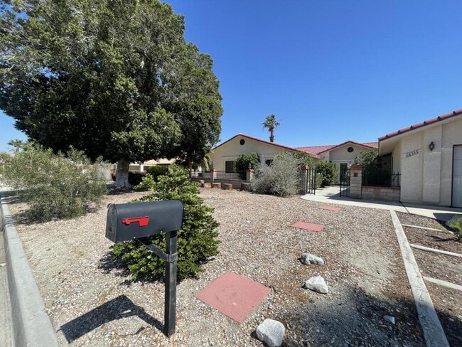 Foto del edificio - 64315 Spyglass Ave