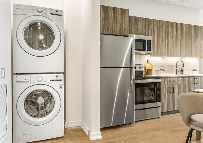 Building Photo - 1 bedroom in Chicago IL 60657