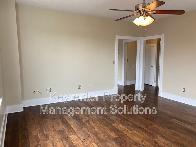 Foto del edificio - 204 W Peabody St