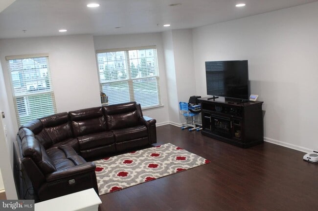 Foto del edificio - 1675 Hickory Ln