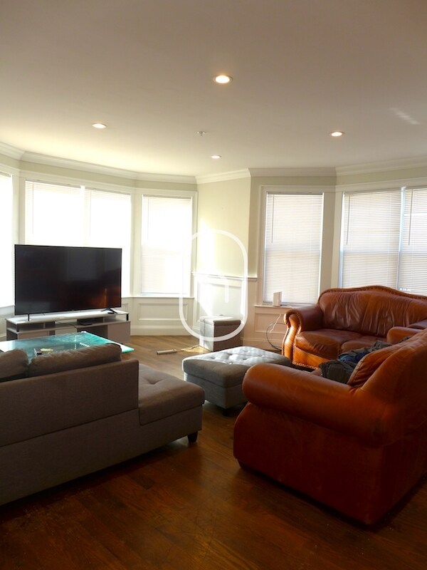 Building Photo - 17 Lambert St