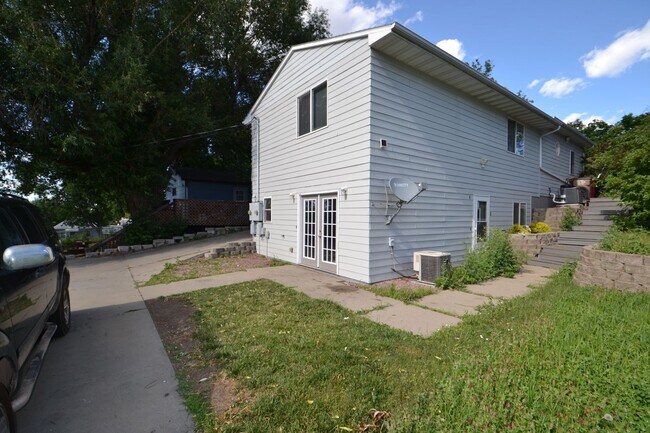 Building Photo - 1115 N Duluth Ave