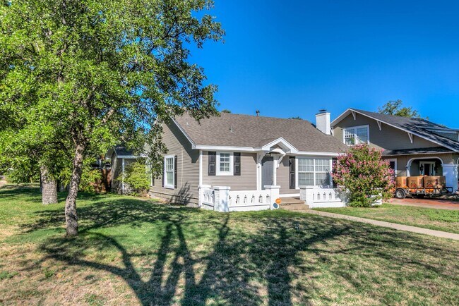 Foto del edificio - PAY NO SECURITY DEPOSIT! Beautiful four bedroom, three bath Home in Santa Rita!