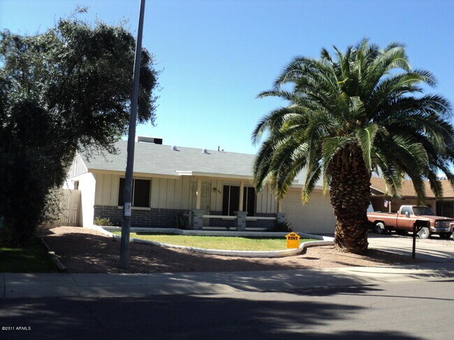 Foto del edificio - 3801 W Poinsettia Dr
