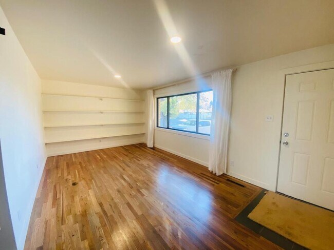 Foto del edificio - 765 E 15th St