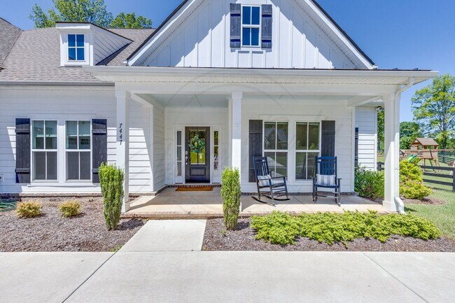 Foto del edificio - Elegant 4-Bedroom Home in Williamson County!