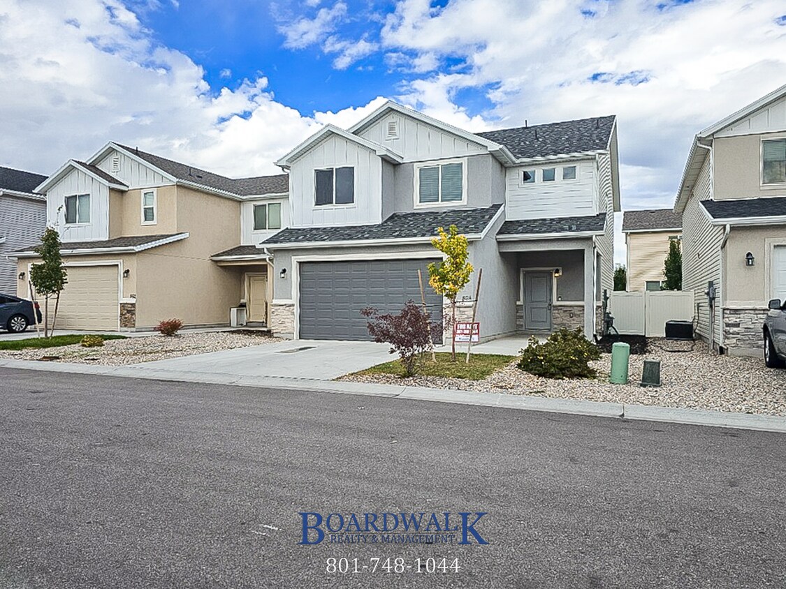 Foto principal - Single Family Home In Beautiful Community!