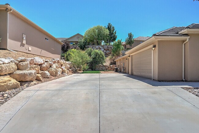 Foto del edificio - 4 Bedroom in The Knolls at Little Valley