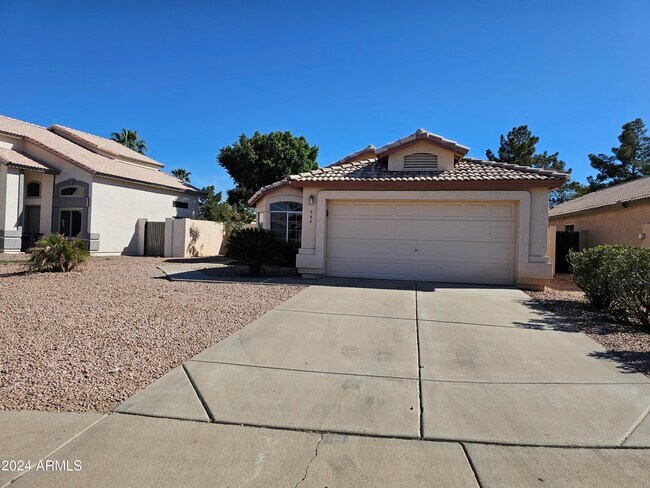 Building Photo - 755 W Baylor Ln