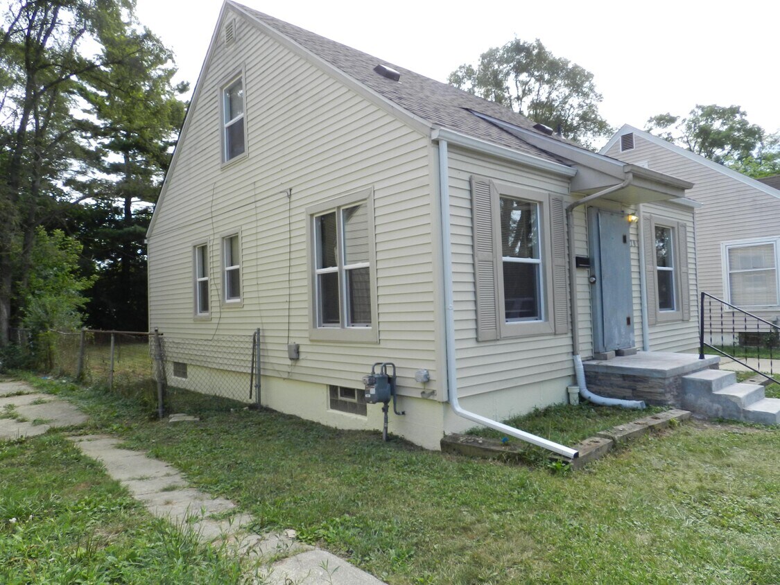 Primary Photo - 9220 Minock St