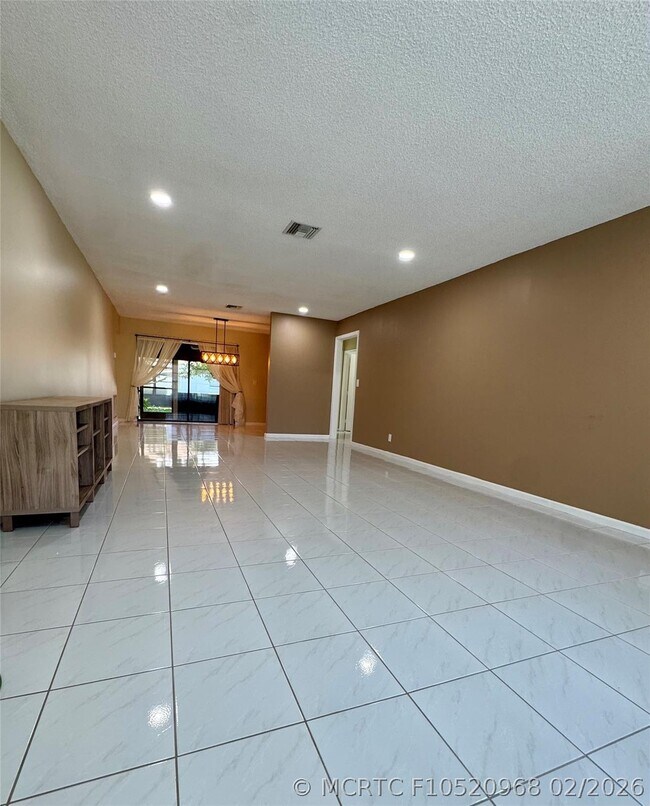 Building Photo - 9870 Pecan Tree Dr