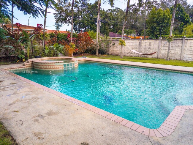 Foto del edificio - 5781 SW 25th St