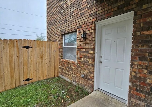 Building Photo - 506 Alpine St