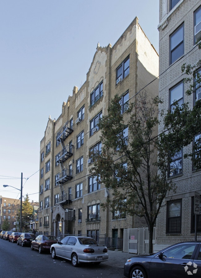 Building Photo - 115 Fairview Ave