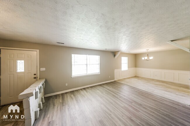 Building Photo - 2110 Vicki Dr