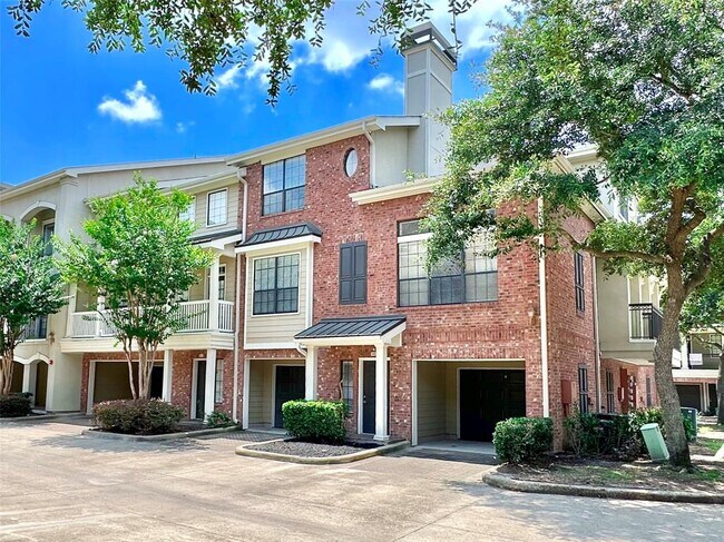 Foto del edificio - 15200 Memorial Dr