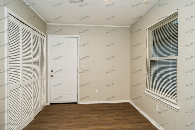 Building Photo - 1932 W 61st Pl S