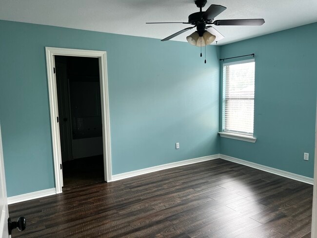 Photo - 1 W Spruce House